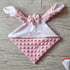 COFFRET: couverture minky x75cm + doudou minky nœud + un ensemble turban+bandeau+chaussons+moufles